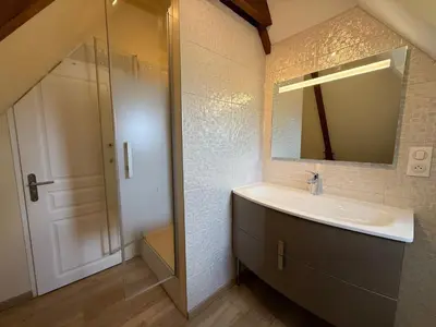 Salle de bains dans l'établissement Étage complet à la campagne
