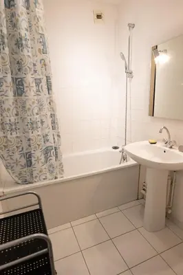 Salle de bains dans l'établissement Nantes appartement plain pied proche Beaujoire