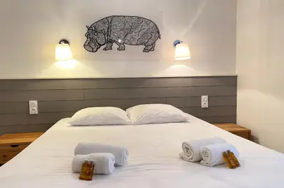 Un ou plusieurs lits dans un hébergement de l'établissement Villa Tanzanie - Domaine Le Sherwood