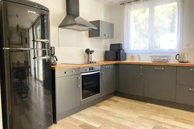 Cuisine ou kitchenette dans l'établissement Villa Tanzanie - Domaine Le Sherwood