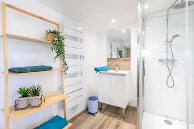 Salle de bains dans l'établissement Gîte Milena - SPA - Puy duFou - Grande capacité