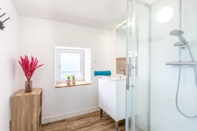 Salle de bains dans l'établissement Gîte Milena - SPA - Puy duFou - Grande capacité