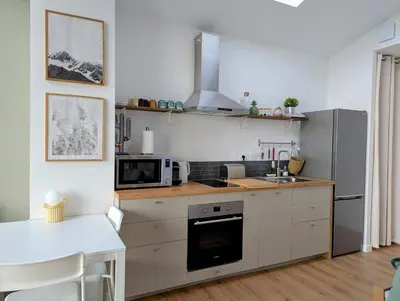 Cuisine ou kitchenette dans l'établissement La Petite Roche, dépendance cosy avec sauna