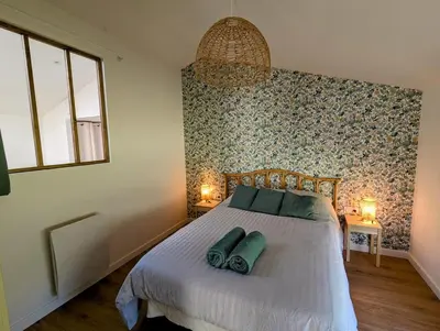 Un ou plusieurs lits dans un hébergement de l'établissement La Petite Roche, dépendance cosy avec sauna