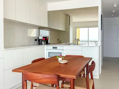 Cuisine ou kitchenette dans l'établissement Front de mer, confort et élégant