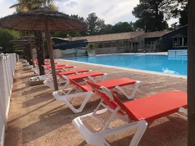 Piscine de l'établissement Mobilhome 3 chambres camping 4 étoiles ou située à proximité