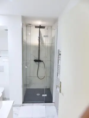 Salle de bains dans l'établissement Mangin, Grand T2 rénové, 2 pers, parking inclus