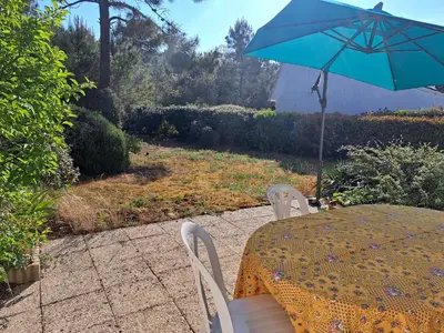 Jardin de l'établissement Charmante maison 6 pers. accès forêt, 600m plage, animaux admis - FR-1-323-582
