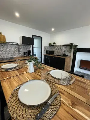 Cuisine ou kitchenette dans l'établissement Bulles & Vignes - SPA Balnéo