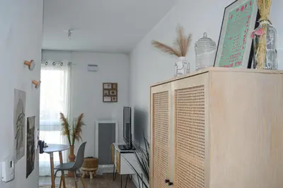Télévision ou salle de divertissement dans l'établissement Logement neuf - cœur de ville