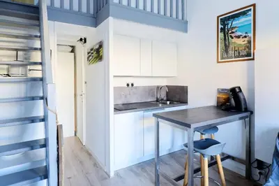 Cuisine ou kitchenette dans l'établissement Maisonnette des Poissons, à 50 m de la mer
