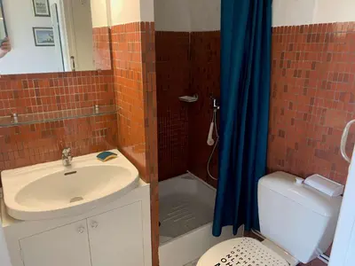 Salle de bains dans l'établissement Le Marina de St Jean de Monts