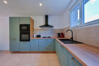 Cuisine ou kitchenette dans l'établissement Le Repère des Mésanges - 15 min de la Roche Bernard