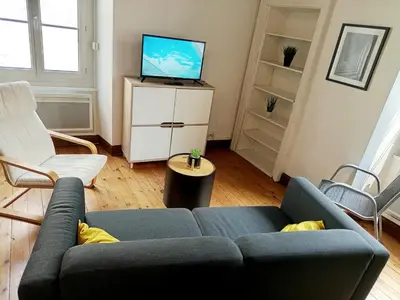 Télévision ou salle de divertissement dans l'établissement Centralis, 3 Chambres - Parking inclus