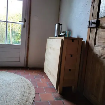 Télévision ou salle de divertissement dans l'établissement La Petite Pièce
