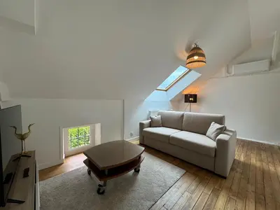 Coin salon dans l'établissement Le Mendo - Wi-Fi, TV, Parking, Moderne, Neuf
