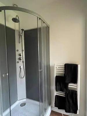 Salle de bains dans l'établissement Cozy garden house