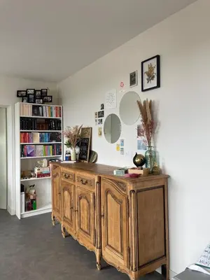 Bibliothèque dans l'appartement