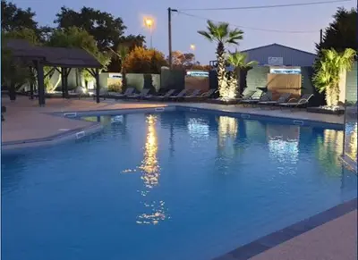 Piscine de l'établissement Bungalow, 3 chambres ou située à proximité