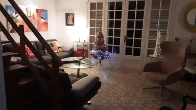 Coin salon dans l'établissement VILLA 5 CHAMBRES 10 PERSONNES 300m PLAGE DEMOISELLE