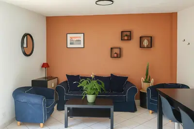 Coin salon dans l'établissement Lumineux T2, 2 pers, jardin & terrasse au calme