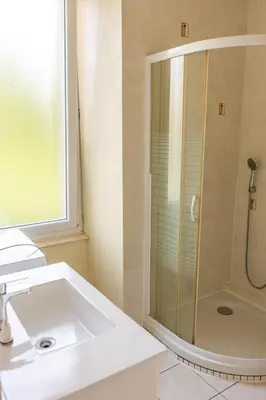 Salle de bains dans l'établissement Appartement avec parking La Flocellière
