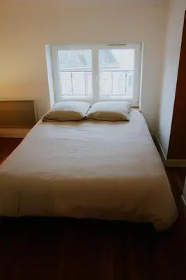 Un ou plusieurs lits dans un hébergement de l'établissement Cozy house with garden, comfort for 6 people