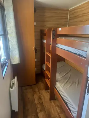 Un ou plusieurs lits dans un hébergement de l'établissement Cottage adapté PMR
