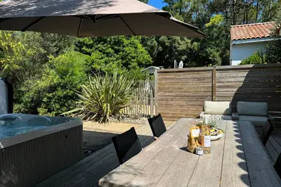 Jardin de l'établissement Villa Brésil - Domaine Le Sherwood