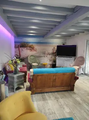 Télévision ou salle de divertissement dans l'établissement Calme et reposant
