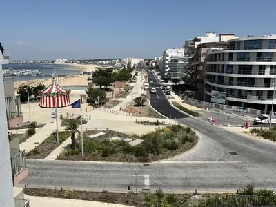 Vue générale sur la mer ou vue sur la mer prise depuis l'appartement