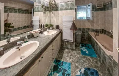 Salle de bains dans l'établissement Charmante Maison En Vendée