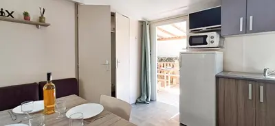Cuisine ou kitchenette dans l'établissement Temps Suspendu - 7 kms plage - Confort - Lumineux - Détente