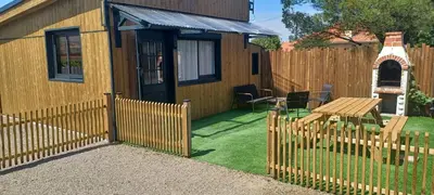 Jardin de l'établissement CHALET en bois à 600 m de la plage