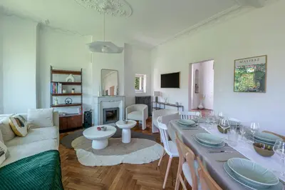 Coin salon dans l'établissement Villa de charme classée à Tharon Plage pour 14