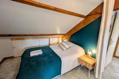 Un ou plusieurs lits dans un hébergement de l'établissement Maison cozy plage & jardin