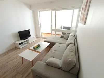 Télévision ou salle de divertissement dans l'établissement Appartement T2 vue mer, pieds dans l'eau