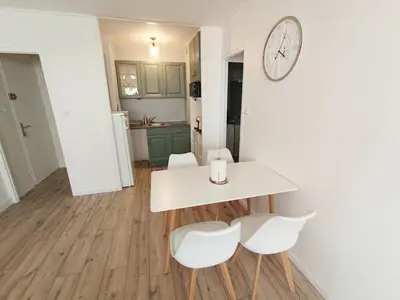 Cuisine ou kitchenette dans l'établissement Appartement T2 vue mer, pieds dans l'eau