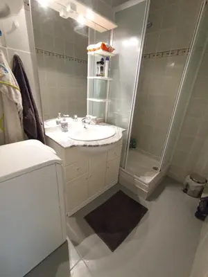 Salle de bains dans l'établissement Appartement T2 vue mer, pieds dans l'eau