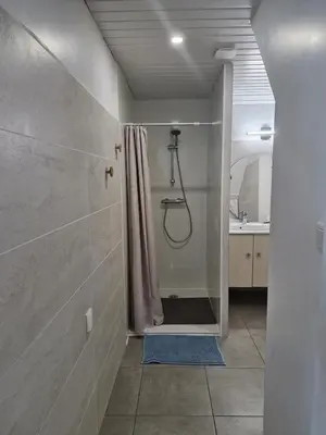 Salle de bains dans l'établissement Grange Les Sens Ciel