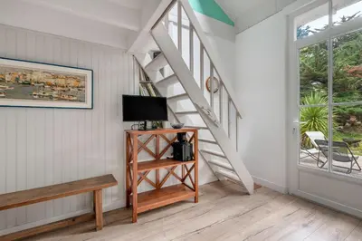 Télévision ou salle de divertissement dans l'établissement Maison familiale, 200m mer 10 adultes 2 enfants