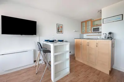 Cuisine ou kitchenette dans l'établissement Face Mer, appartement pour 4 personnes