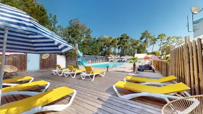 Piscine de l'établissement Le Grand Large ou située à proximité