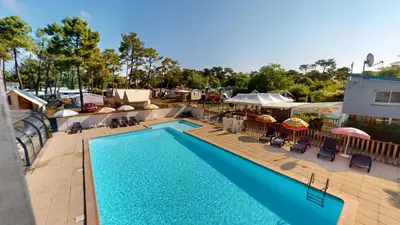 Piscine de l'établissement Le Grand Large ou située à proximité