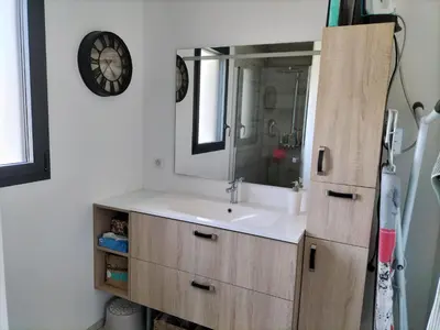 Salle de bains dans l'établissement Vive la mer