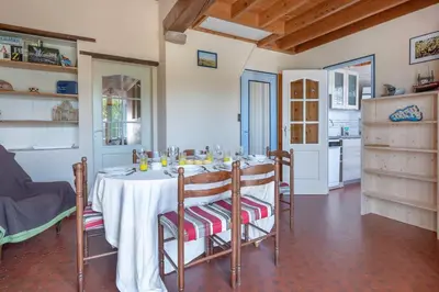 Cuisine ou kitchenette dans l'établissement Maison pour 6 avec jardin à La Plaine sur Mer