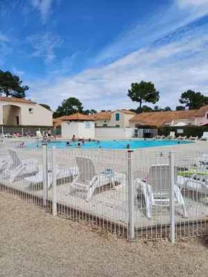 Piscine de l'établissement Vertmarines 253 ou située à proximité