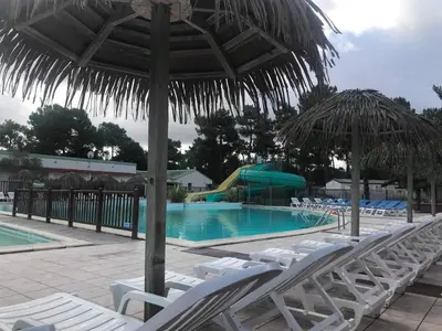 Piscine de l'établissement Camping 4 Étoiles Mobilhome Chez Jéjé et Fredo ou située à proximité