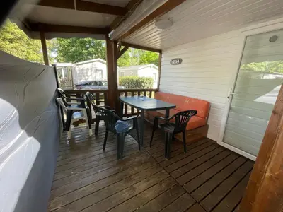 Balcon ou terrasse dans l'établissement Camping 4 Étoiles Mobilhome Chez Jéjé et Fredo