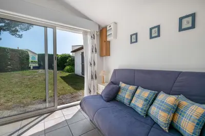 Coin salon dans l'établissement 600 m de la plage, maison pour 4 adultes 2 enfants